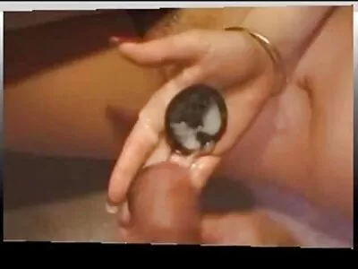 ਰੂਸੀ ਕੁੜੀ ਆਪਣੇ ਬੁਆਏਫ੍ਰੈਂਡ ਨੂੰ ਉਸ ਦੀਆਂ ਅੱਖਾਂ ਦੇ ਸਾਹਮਣੇ ਧੋਖਾ ਦੇ ਰਹੀ ਹੈ