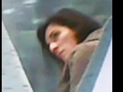 ਇੱਕ petite brunette ਕੁੜੀ Ziggy ਸਟਾਰ ਲਈ ਵਿਸ਼ਾਲ ਮੀਟ ਖੰਭੇ