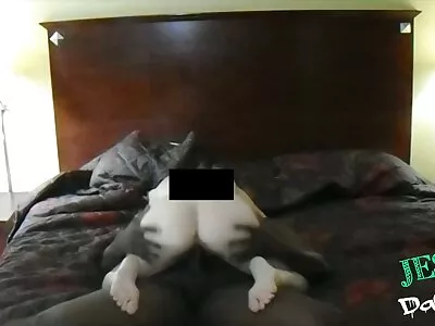 ਇੱਕ ਅਦਰਕ cutie ਦੇ ਨਾਲ Cuckold fucking ਸੀਨ ਪੇਚ ਹੋ ਰਹੀ ਹੈ